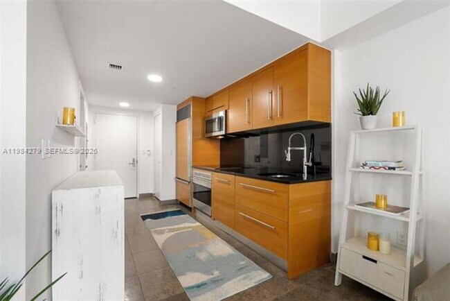 Building Photo - 465 Brickell Ave