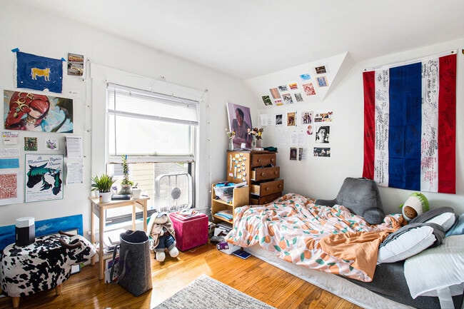 Building Photo - 716 e kingsley-