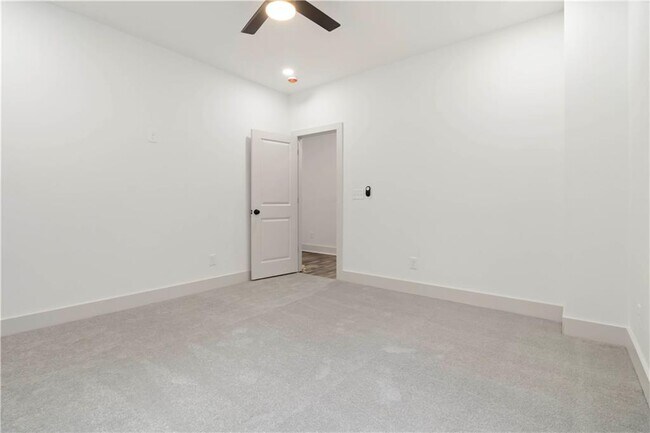 Building Photo - 2884 Thompson Cir