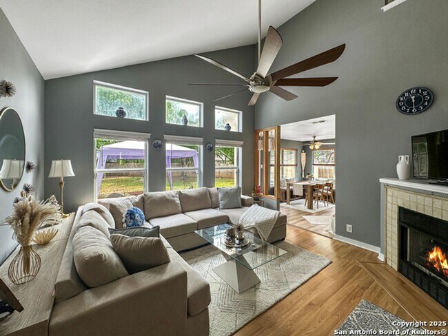 Building Photo - A beautifully remodeled 3-bedroom 2.5-bath...