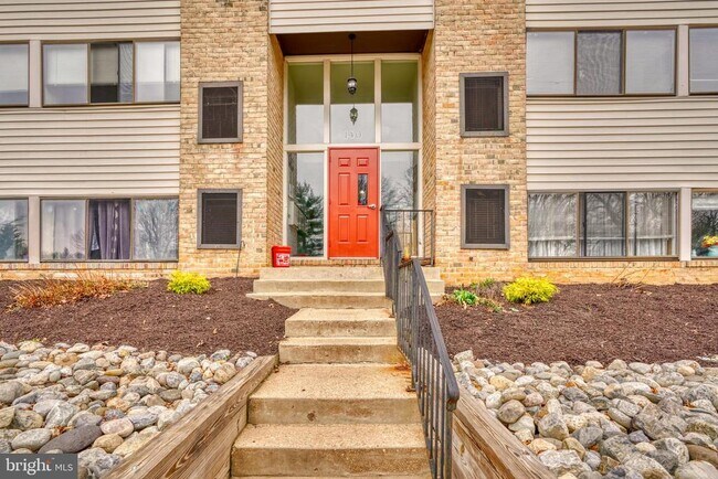 Building Photo - 140 Royal Oak Dr