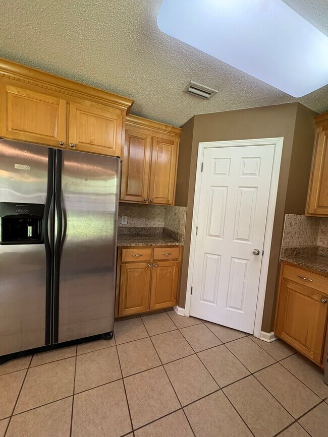 Building Photo - Hampton Place!