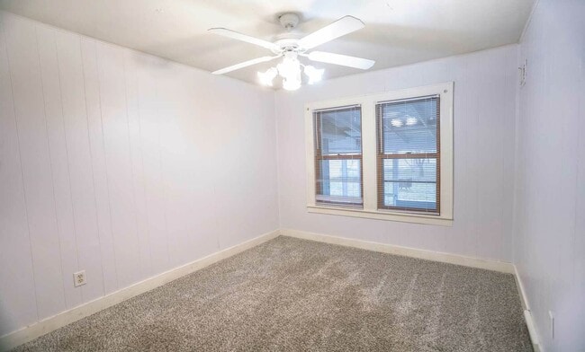 Building Photo - 236 E Main St