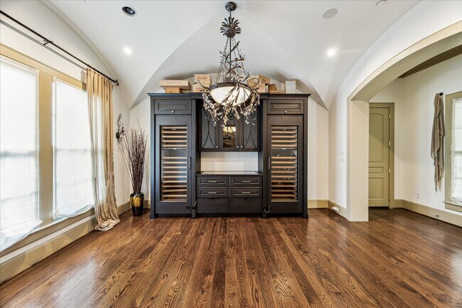 Building Photo - 4800 Palm St