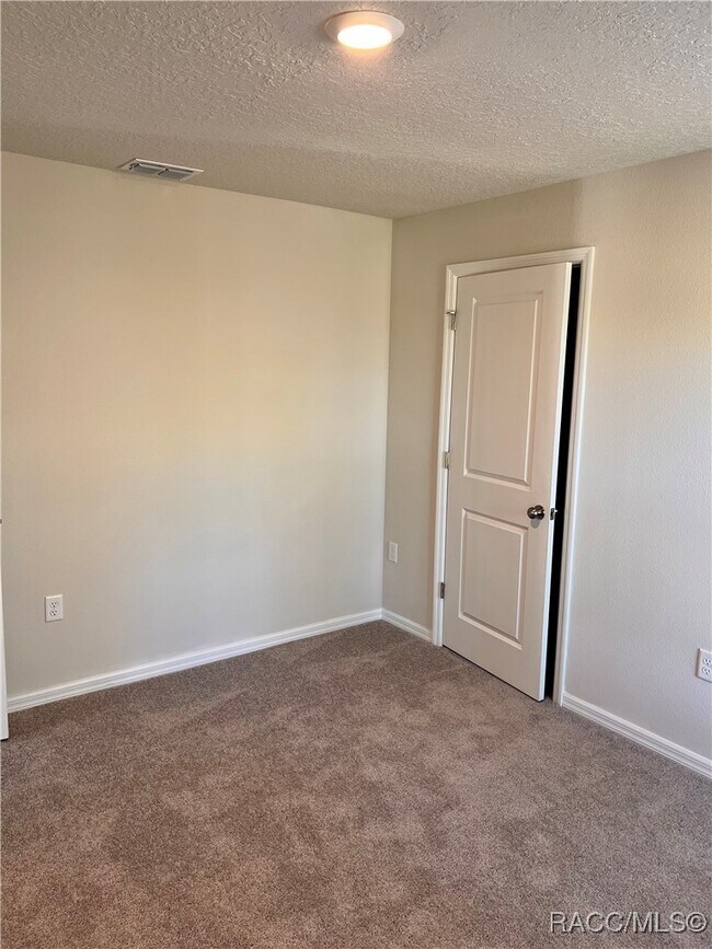 Building Photo - 6652 N Bedstrow Blvd