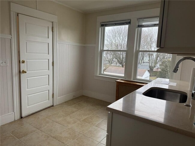 Building Photo - 15 Freeborn St