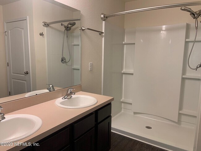 Building Photo - 5864 Calvary Dr