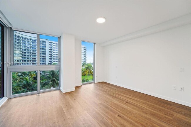 Building Photo - 1500 Bay Rd