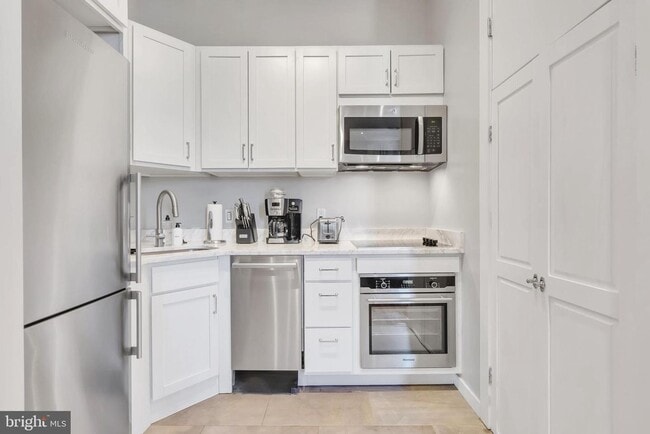 Building Photo - Sunny 1 bedroom/1 bath in Adams Morgan!