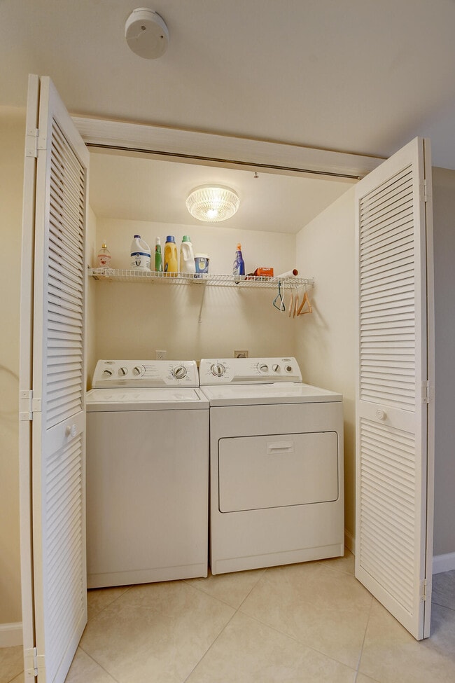 Building Photo - 4748 S Ocean Blvd