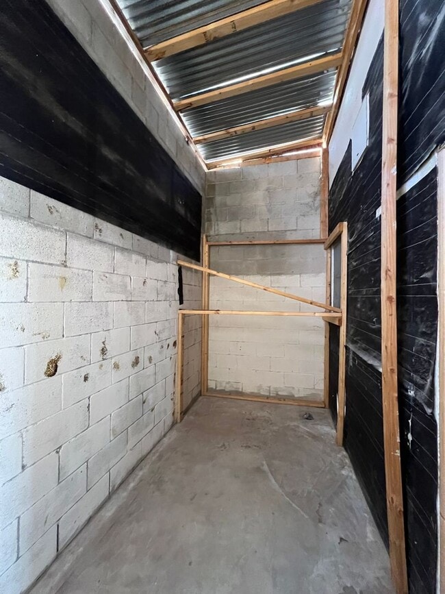 Building Photo - P026