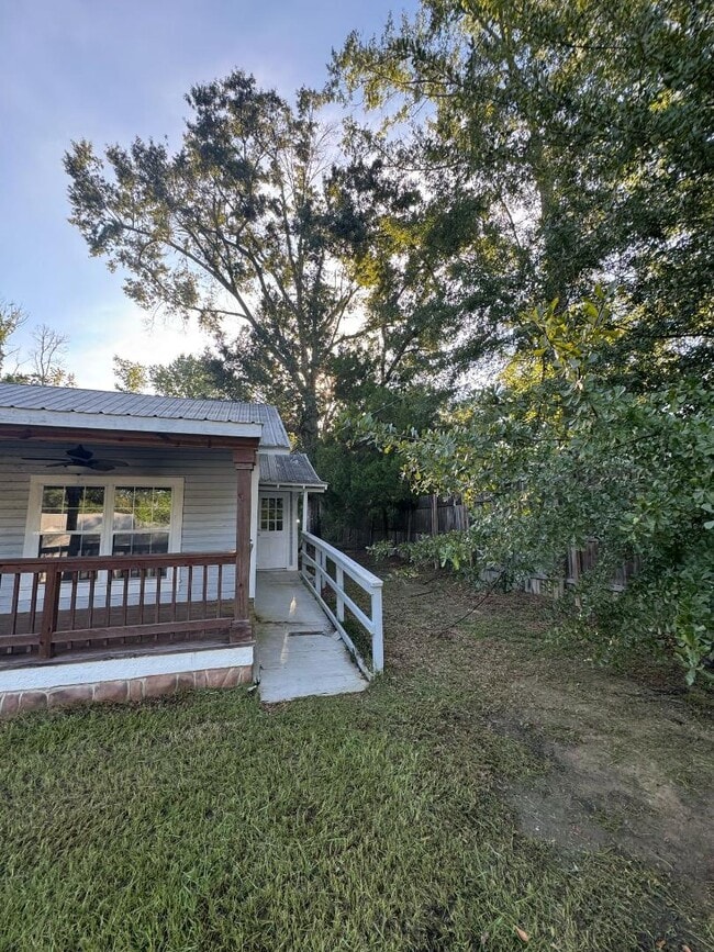 Building Photo - 16590 Gaskin St