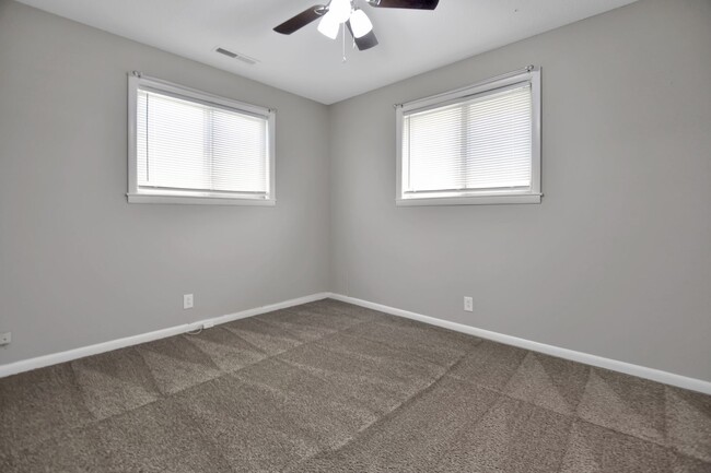 Building Photo - Pet Friendly Three Bedroom!