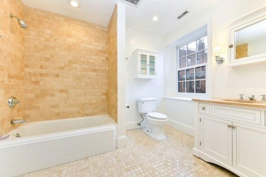 Building Photo - 48 Mount Vernon St