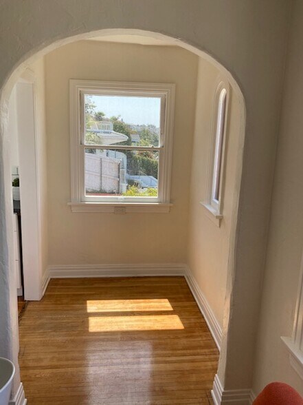 Building Photo - 2429 6th St