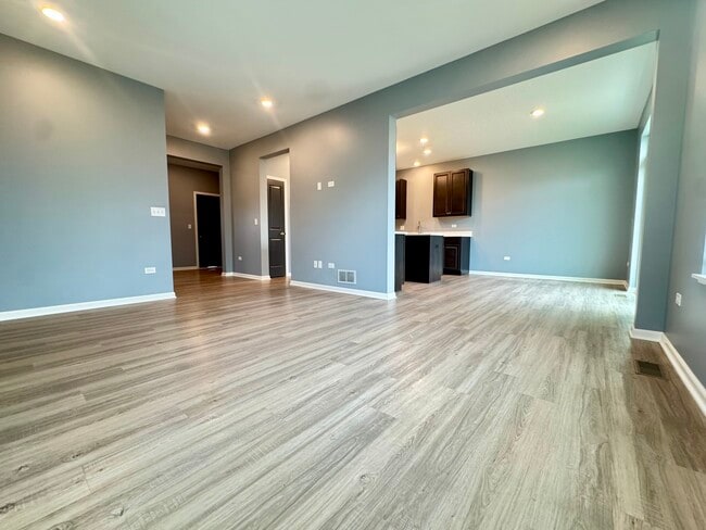 Building Photo - 15030 W Cyrus Dr