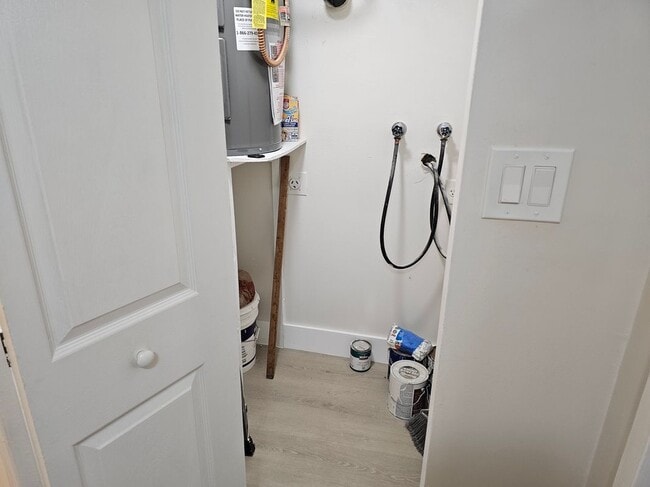 Building Photo - 5821 Washington St