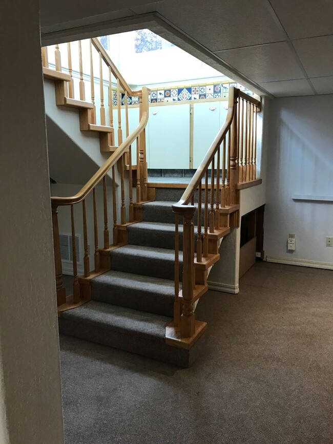 Building Photo - 212 N 6th Ave