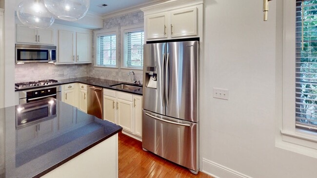 Building Photo - 1328 Ordermore Ave