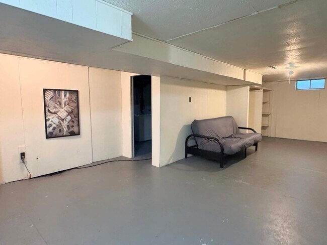 Building Photo - 916 4th Ave N