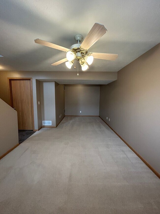 Building Photo - Spacious Millard Living with a Backyard You’ll Love