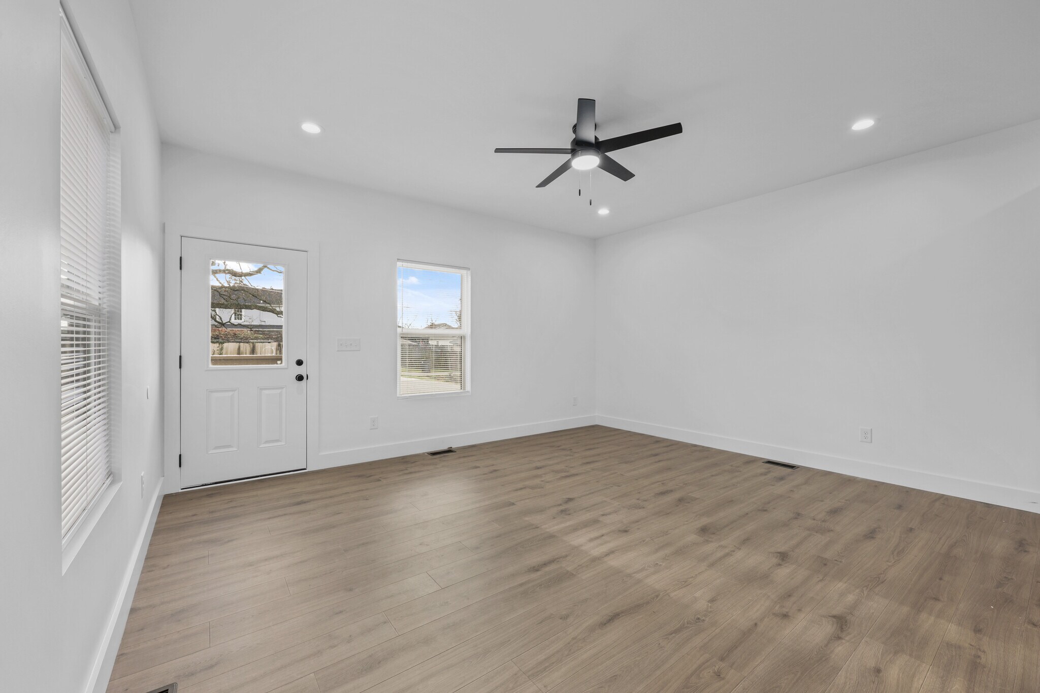 Building Photo - 212 E Morelia Ave