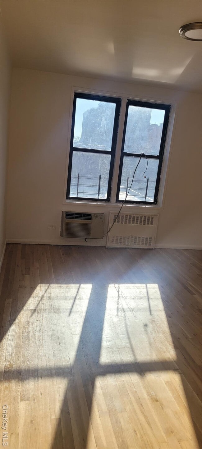 Building Photo - 167 Chambers St