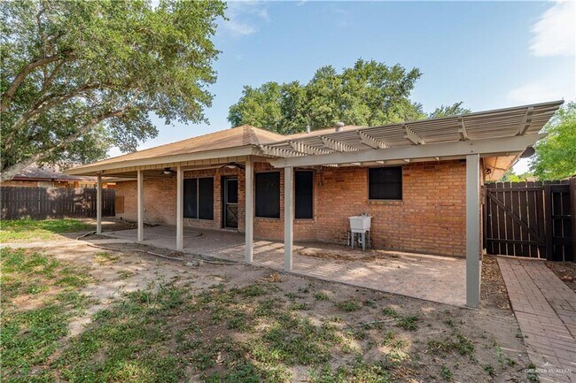 Building Photo - 1412 Falcon Ave