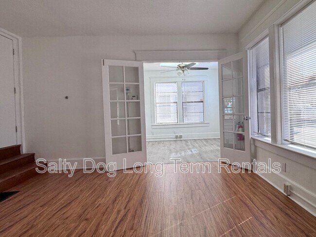 Building Photo - 436 N Grandview Ave