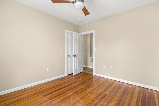 Building Photo - 18 St Clair St