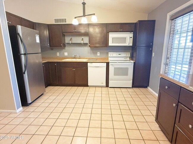 Building Photo - 716 W Nopal Pl