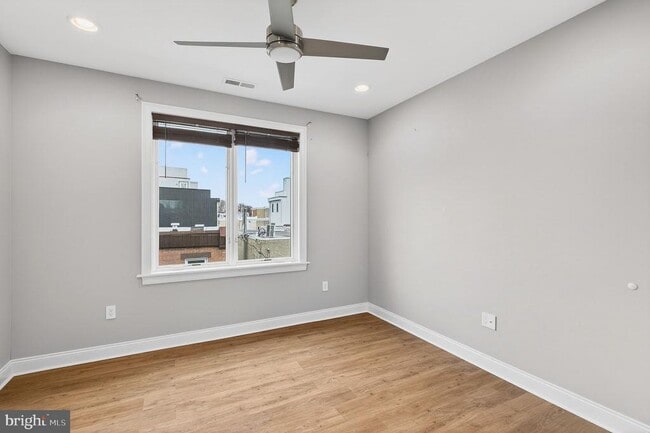 Building Photo - 2528 E Albert St