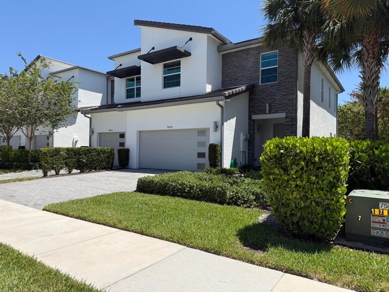 Building Photo - 9028 Kingsmoor Way