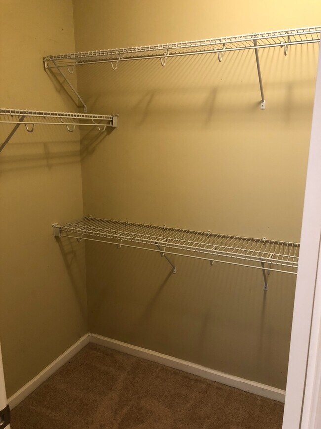 Building Photo - 2 Bed, 2 Bath Condo with Tandem Garage