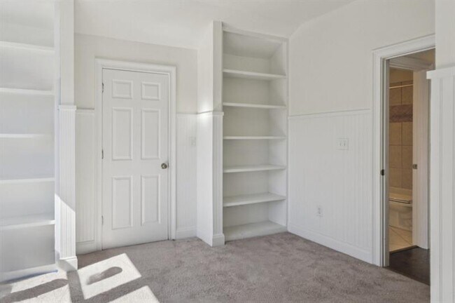 Building Photo - 546 Highland Ave NE