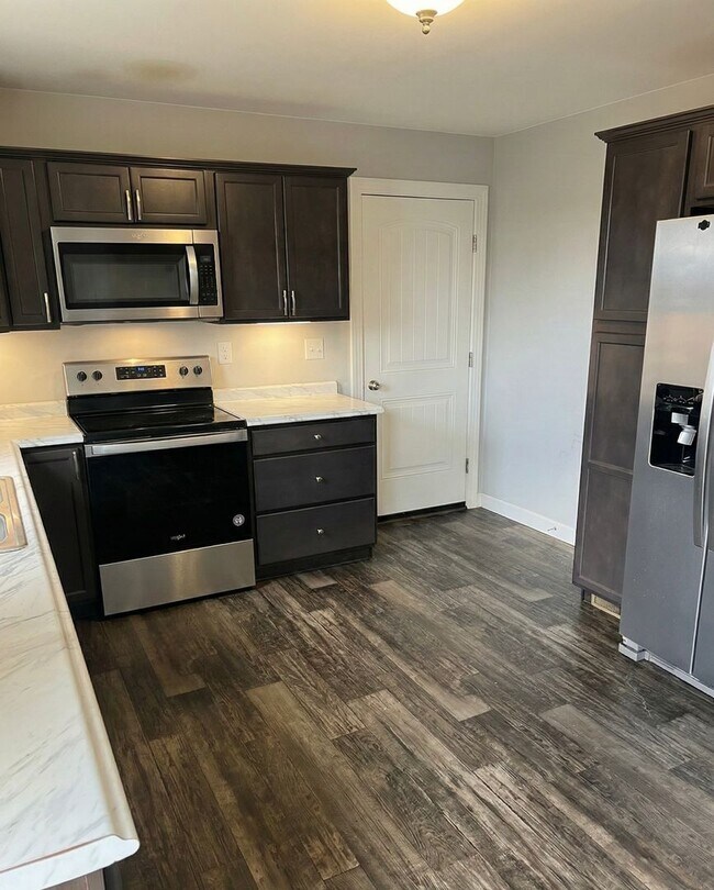 Building Photo - 206 Woodridge Dr