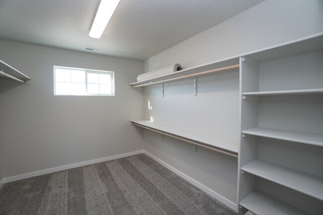 Building Photo - 1218 W Bass River Dr