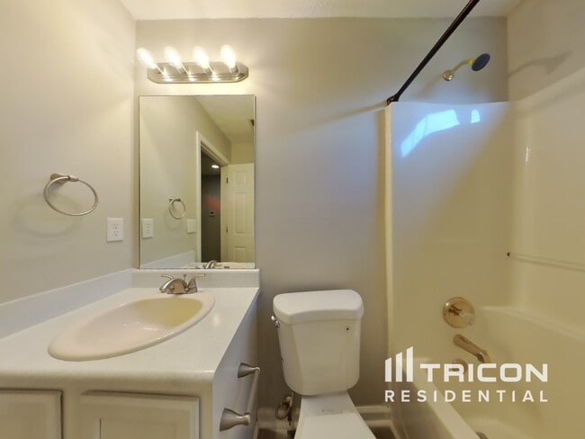 Building Photo - 7070 Springgrove Ct