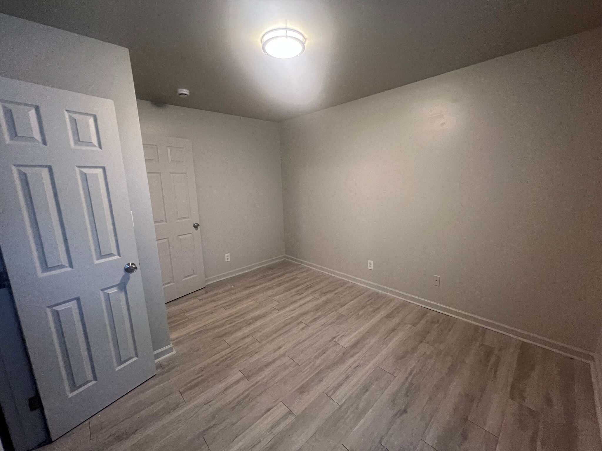 Building Photo - Room in Duplex on Beck St