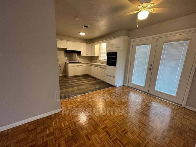Building Photo - 1025 SW 57th St