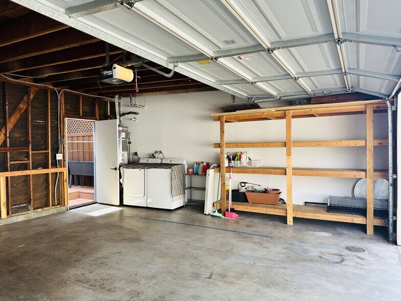 Building Photo - 2610 Huntington Dr