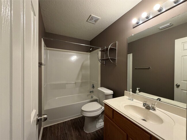 Building Photo - 9510 Barr Spring Dr