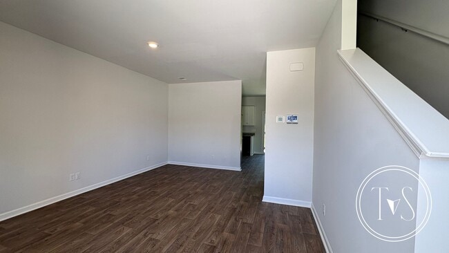 Building Photo - RATE DROP ALERT (was $2240/month) and FALL...