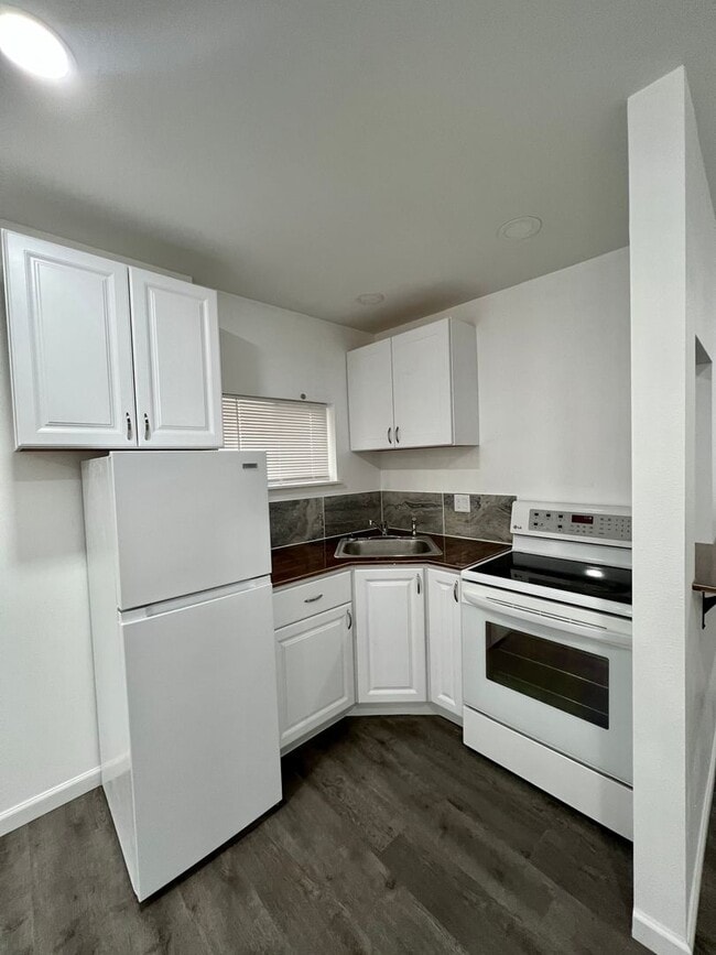 Building Photo - Beautiful 1 Bedroom 1 Bath