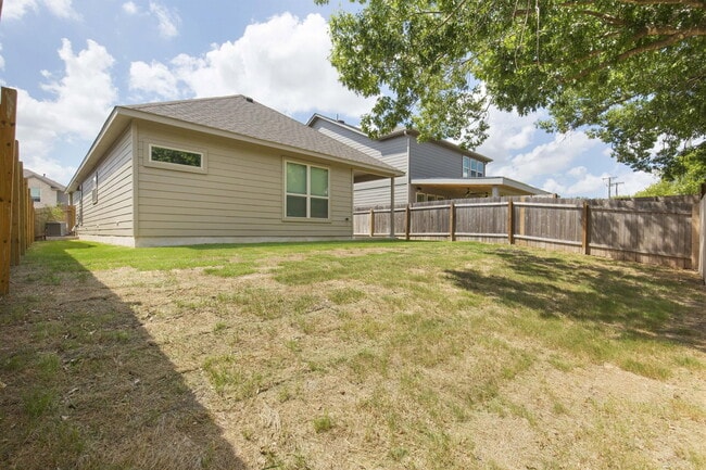Building Photo - 924 Falkland Trace