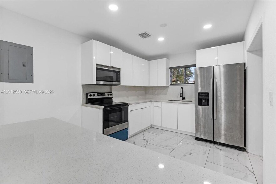 Building Photo - 4520 SW 25th St