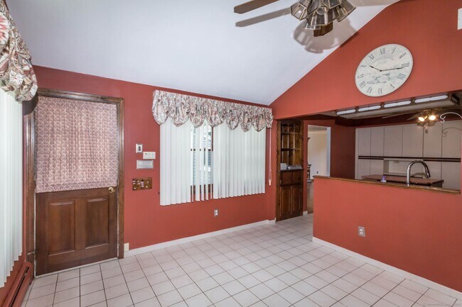 Building Photo - 32 Washburn Dr