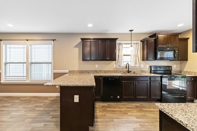 Building Photo - 130 Mistwood Ln
