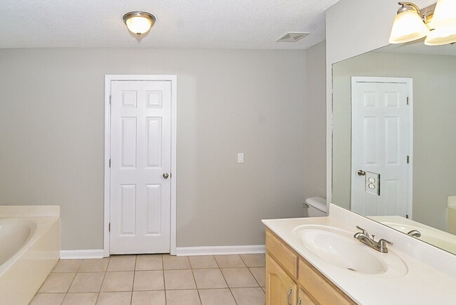 Building Photo - 401 Timber Way S