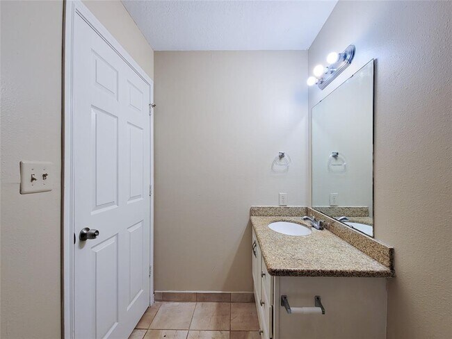 Building Photo - 12700 Royal Green Dr